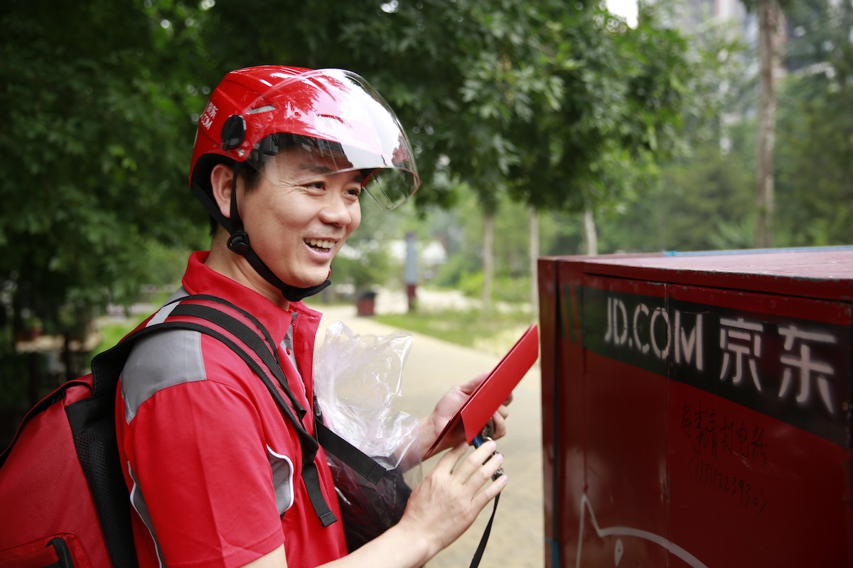 JD.com CEO Richard Liu Delivering Orders On June 18 The Companys Anniversary