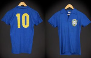 Brazil Football Superstar Pele (Edson Arantes do Nascimento) at Age 17 First World Cup Final No. 10 Jersey in 1958 for Sale at Estimated $6 Million in Sotheby’s Auction (29/6/26 to 16/7/26), Pele Died at Age 82 in 2022, Pele Won 3 FIFA World Cup Titles (1958, 1962 & 1970), Career 1,279 Goals in 1,363 Games Pele (Edson Arantes do Nascimento) at Age 17 First World Cup Final No. 10 Jersey in 1958